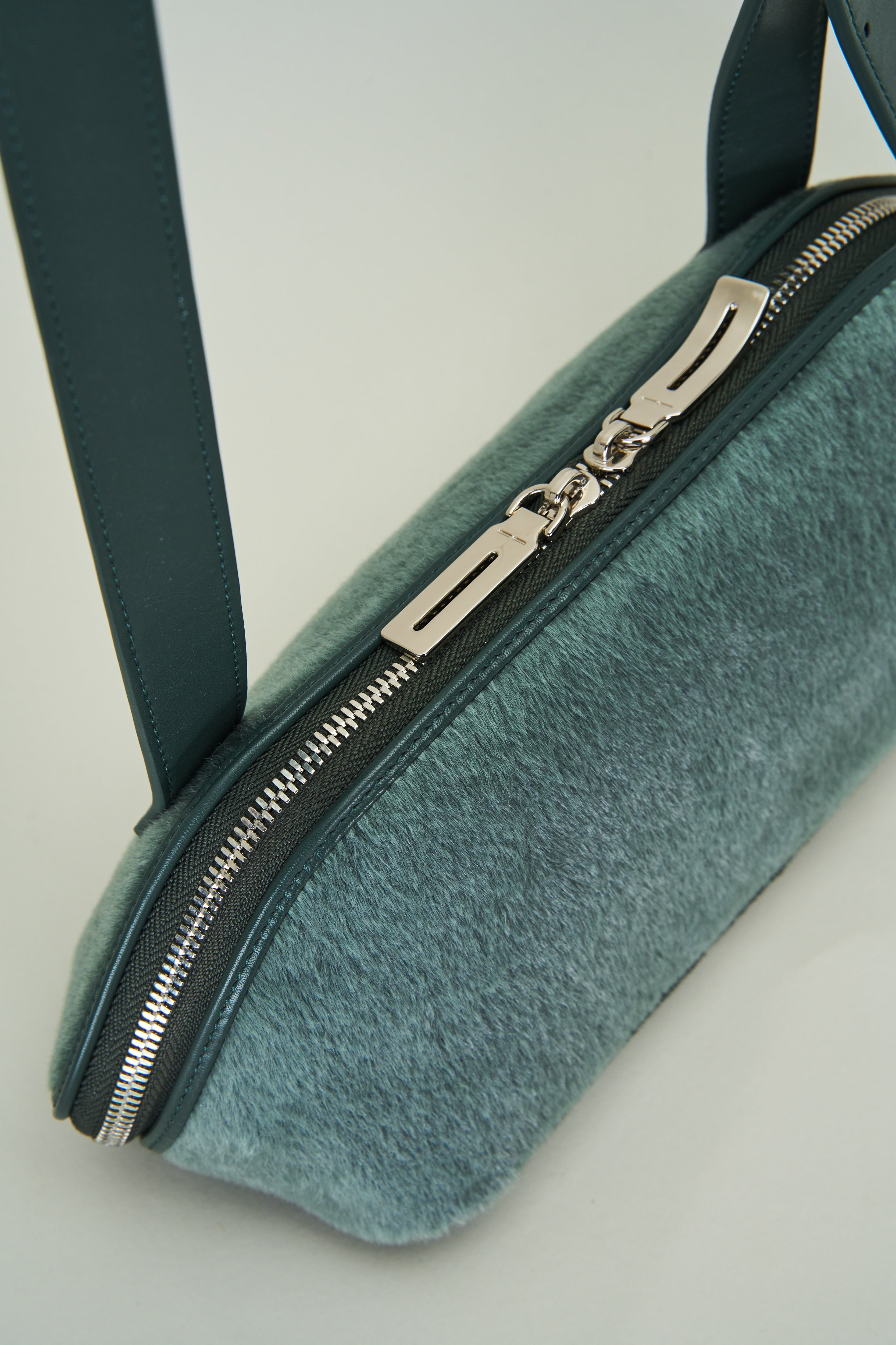 FIGRE BODYBAG HAIR CALF