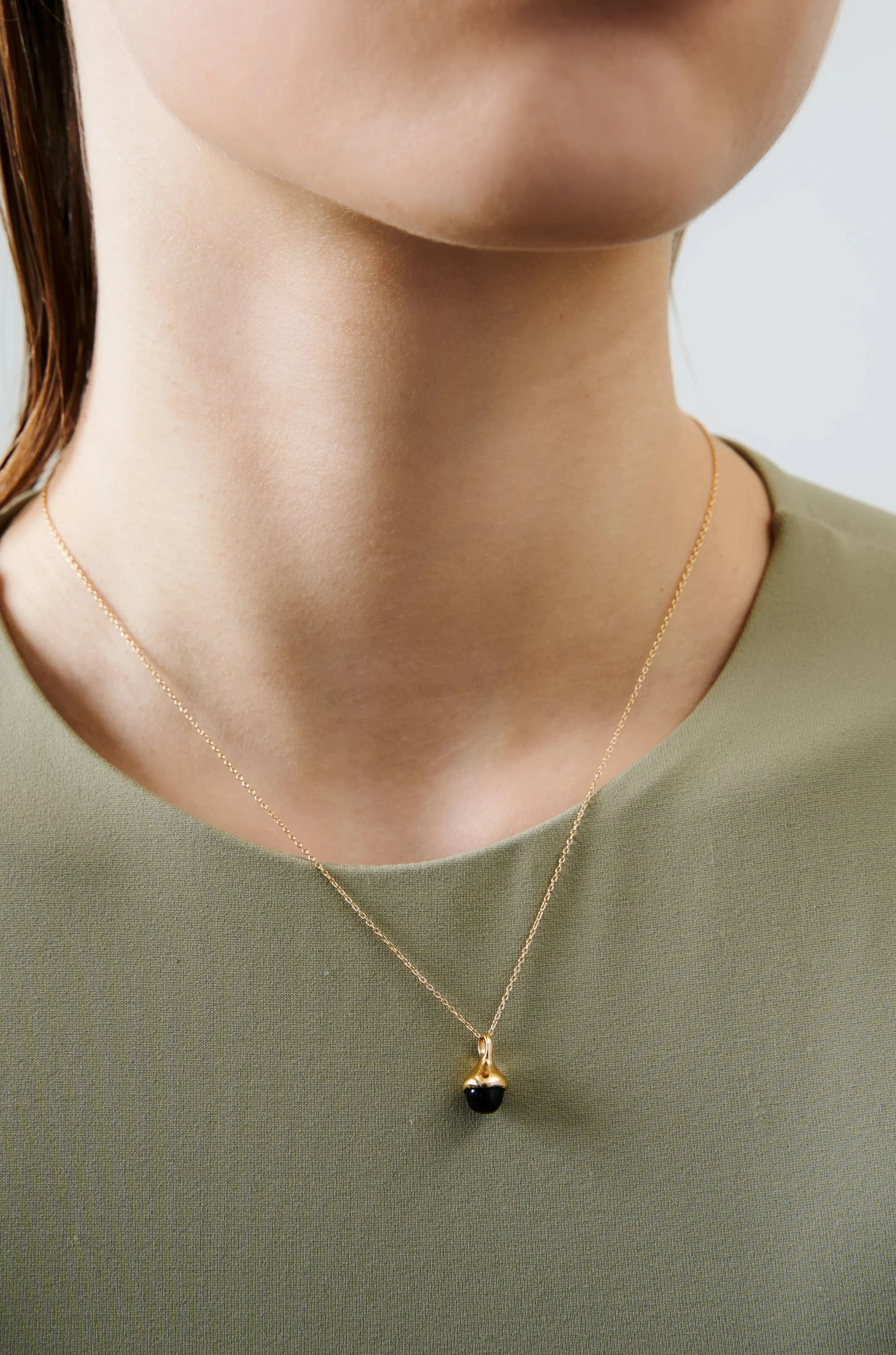 BUD STONE CHARM NECKLACE