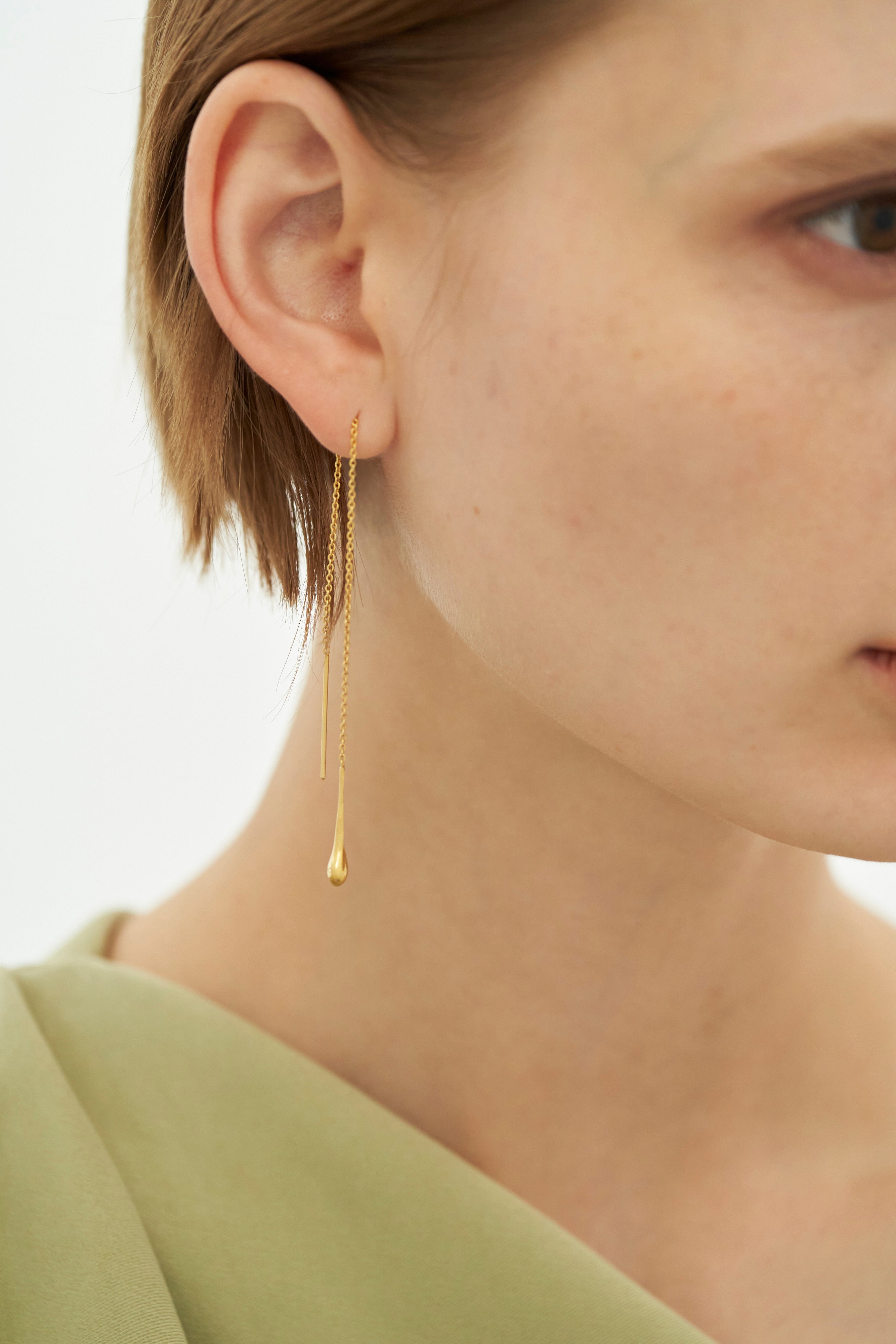 DANGLING EARRING