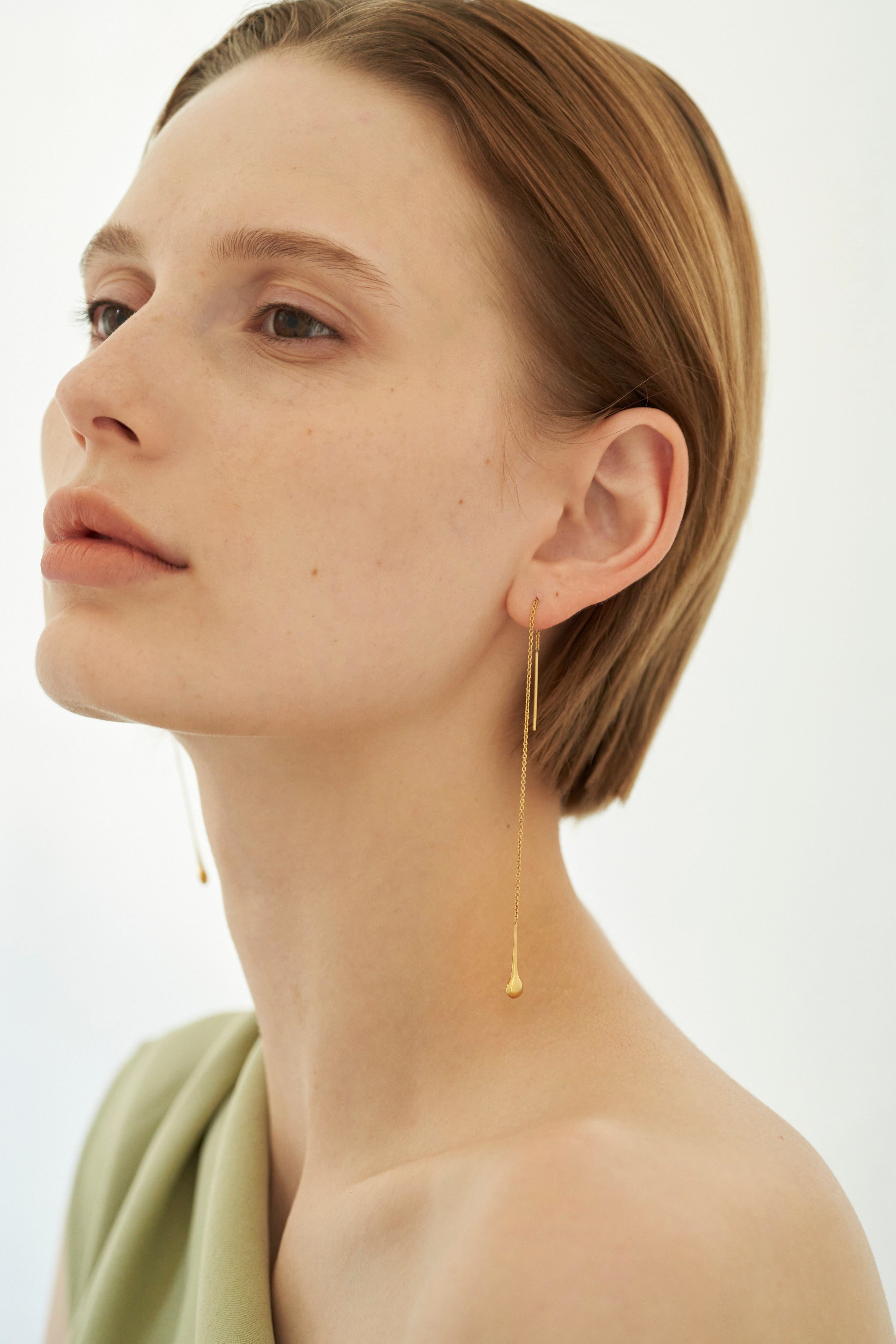DANGLING EARRING