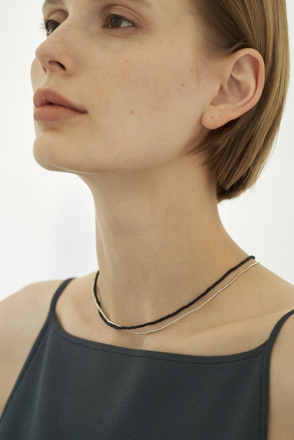 STONE & SILVER BEADS NECKLACE 83CM