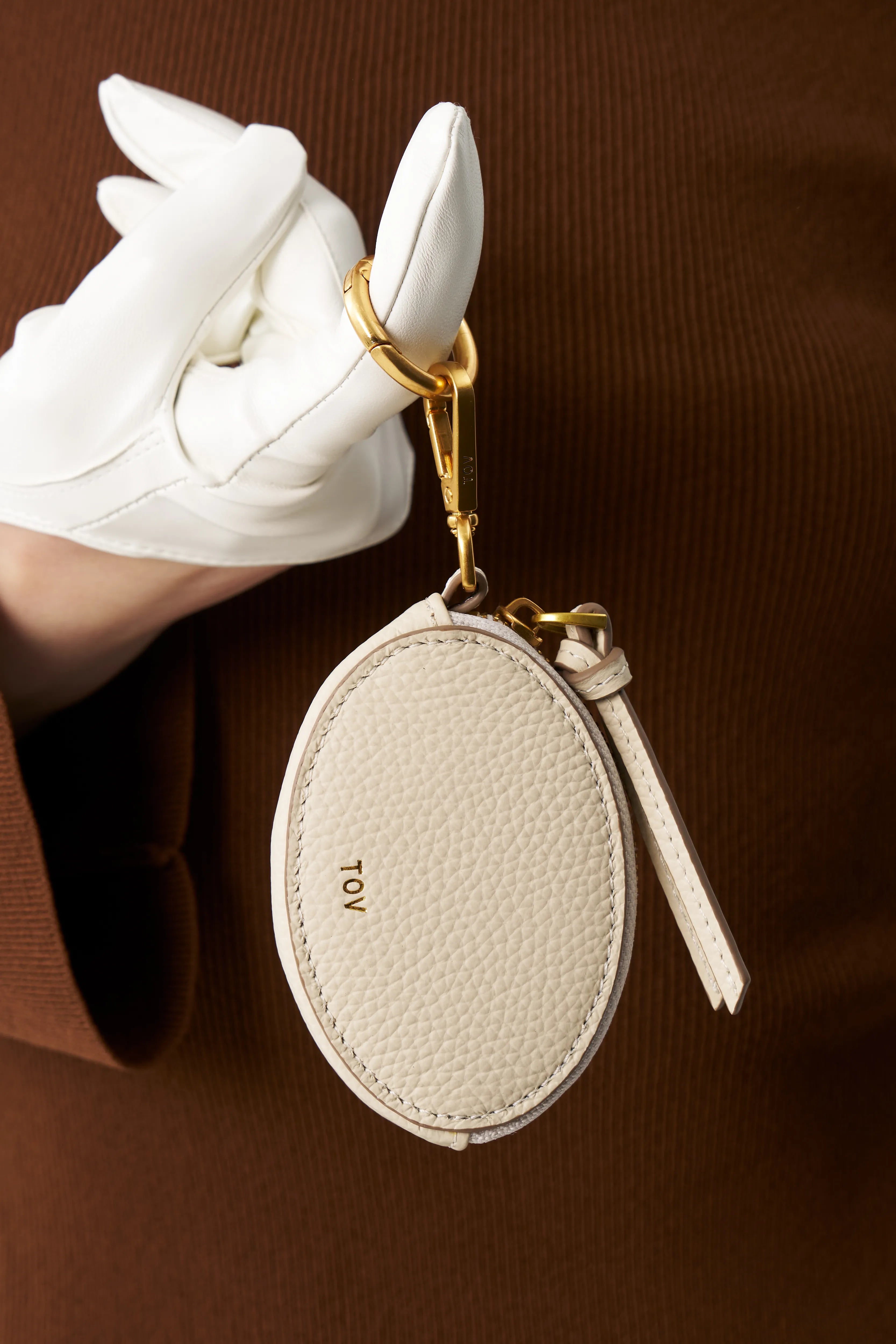 GRAIN LEATHER OVAL CHARM