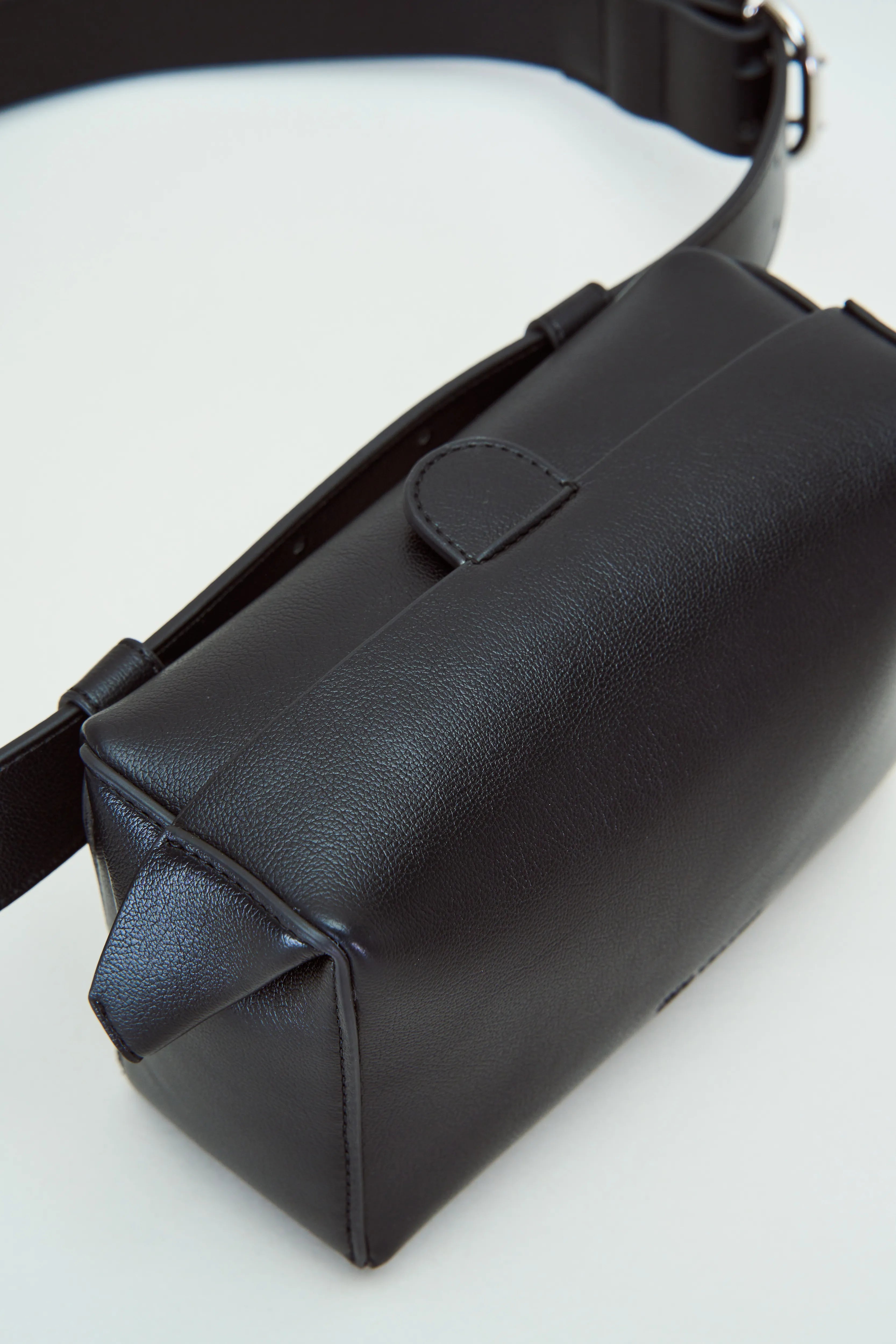 【先行予約】LOP BODYBAG