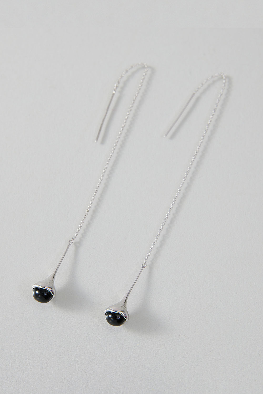 DANGLING STONE EARRING