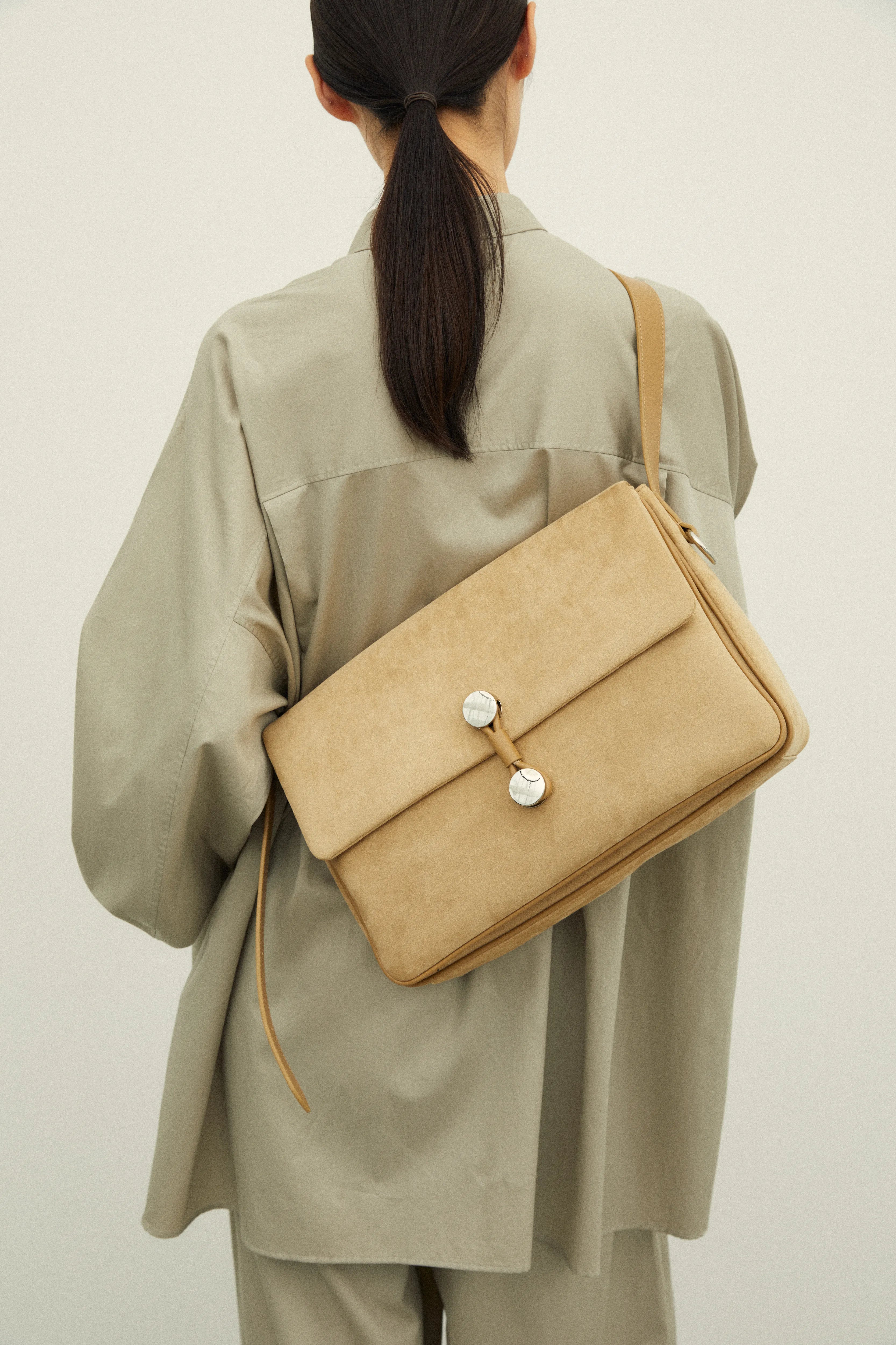 TABLET MESSENGER SUEDE