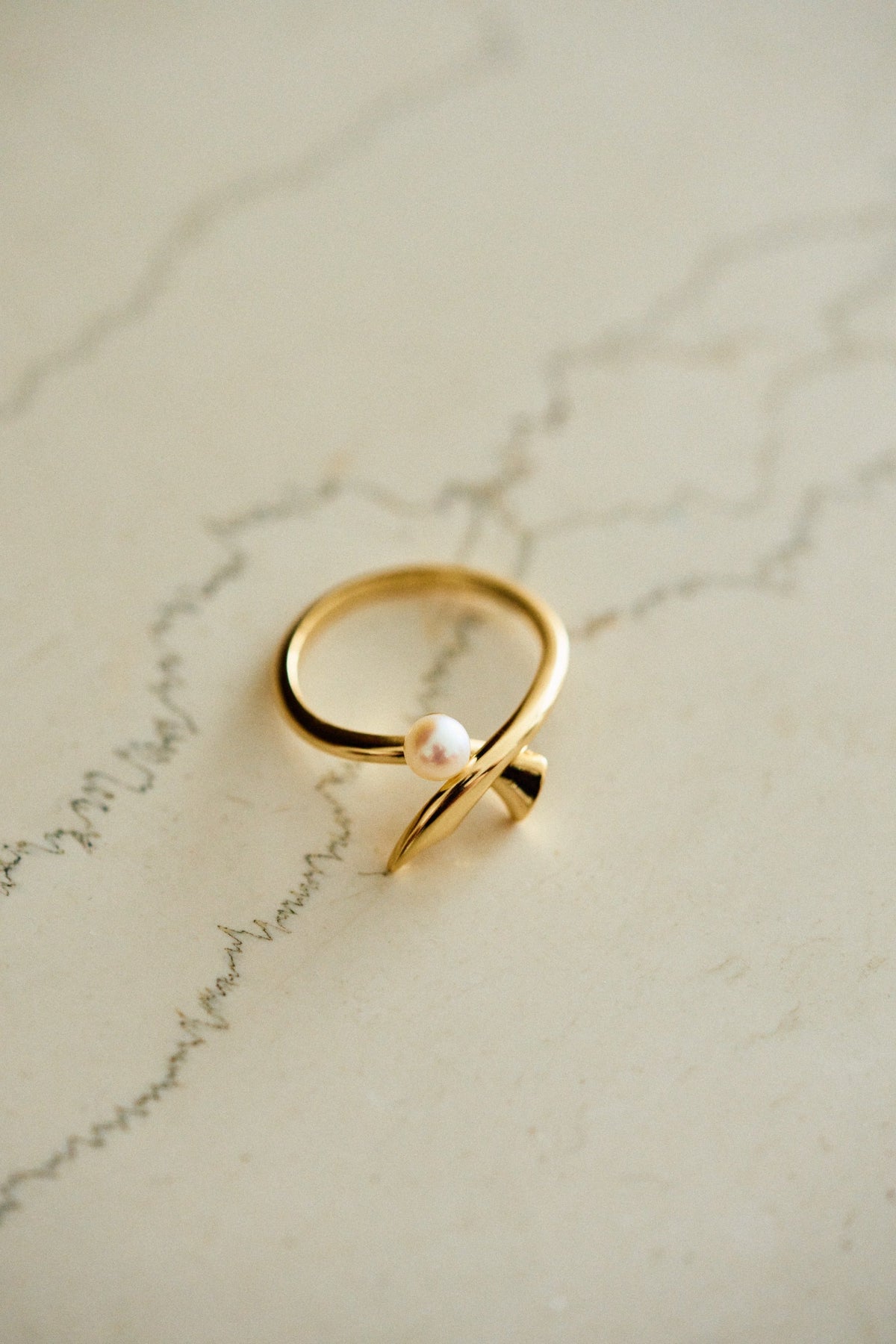 MIMI PEARL SWAY RING